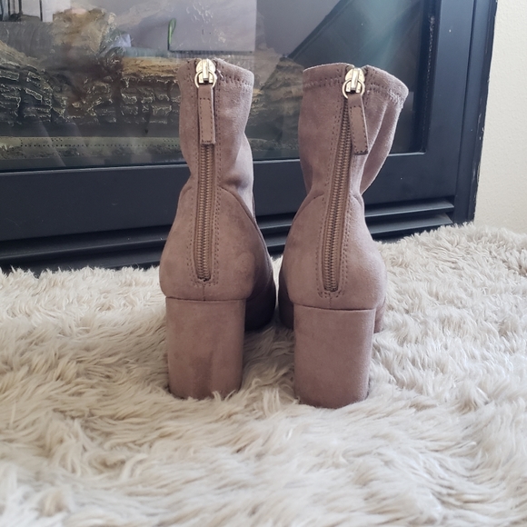 Steve Madden Grey sock booties. - Picture 4 of 7